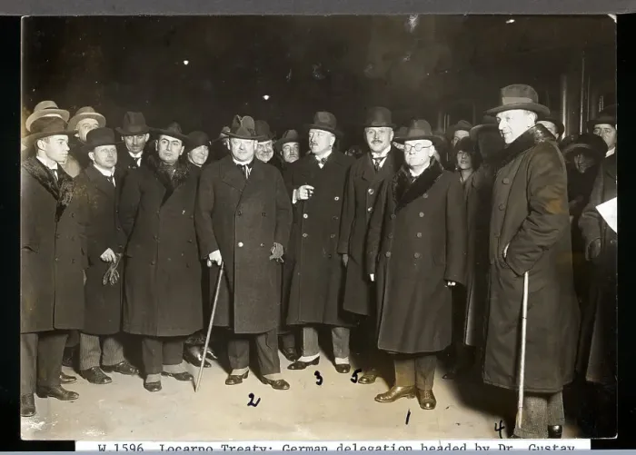 Framed Print : German Delegation Leaving for Locarno Treaty Framed Print : German Delegation Leaving for Locarno Treaty