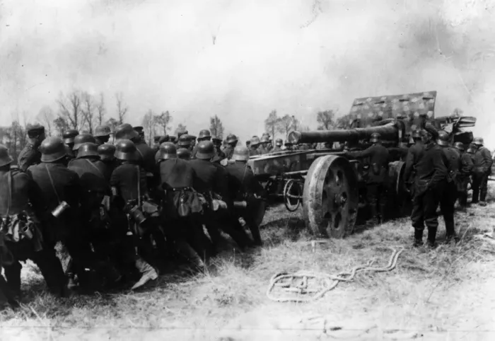 Framed Print : German Gun Framed Print : German Gun