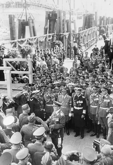 Framed Print : German Leaders Welcoming Troops Home Framed Print : German Leaders Welcoming Troops Home