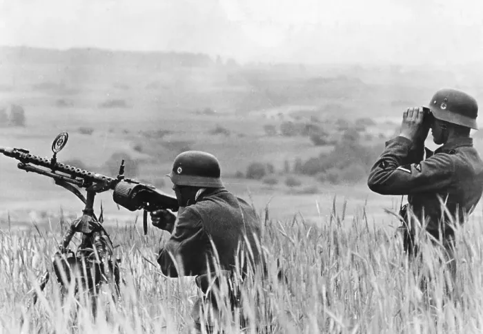 Framed Print : German Machine Gun Team