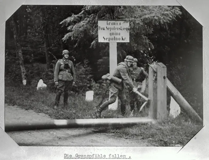 Framed Print : German Troops Smash Polish Border Barriers Framed Print : German Troops Smash Polish Border Barriers