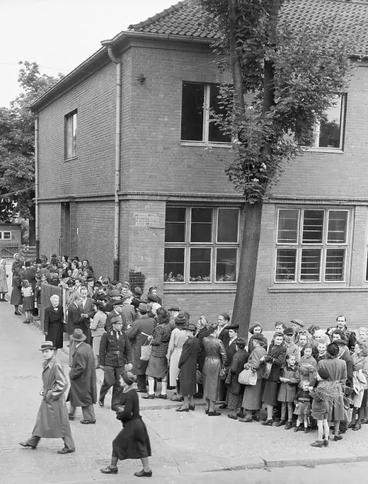 Framed Print : Germans Wait On Line To Exchange Currency