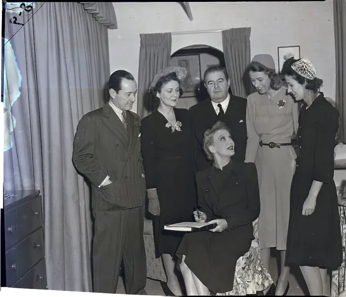 Framed Print : Gertrude Lawrence With Theater Sponsors Framed Print : Gertrude Lawrence With Theater Sponsors