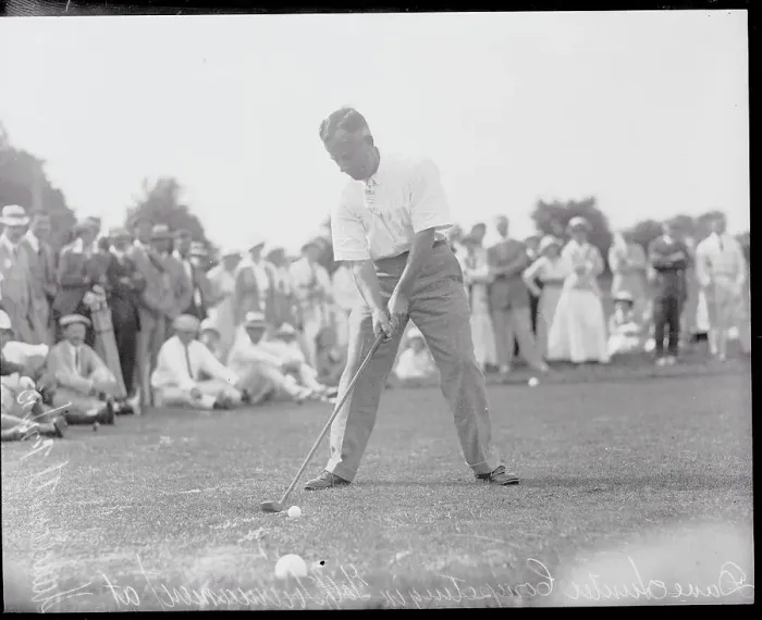 Framed Print : Gil Nichols Putting