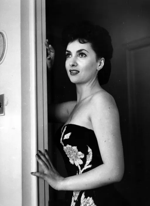 Framed Print : Gina Lollobrigida Framed Print : Gina Lollobrigida