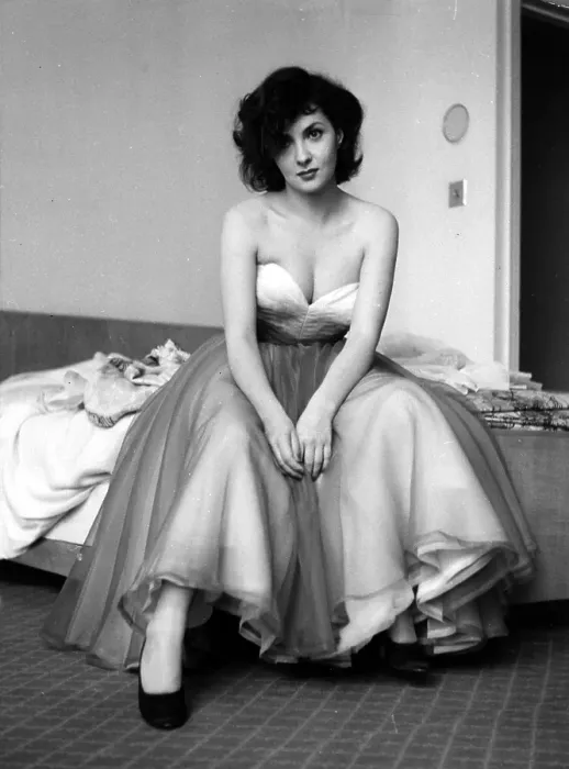 Framed Print : Gina Lollobrigida Framed Print : Gina Lollobrigida