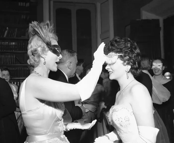 Framed Print : Gina Lollobrigida and Clare Boothe Luce Framed Print : Gina Lollobrigida and Clare Boothe Luce