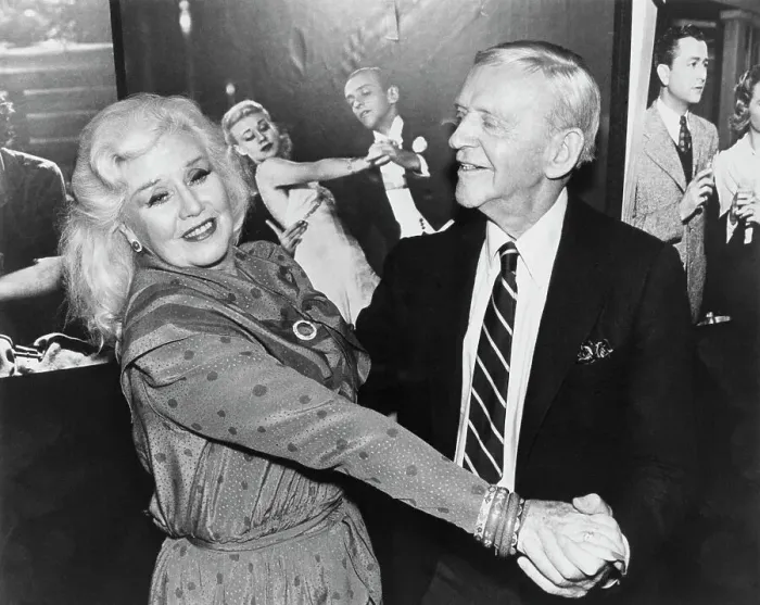 Framed Print : Ginger Rogers and Fred Astaire Dancing at Luncheon Framed Print : Ginger Rogers and Fred Astaire Dancing at Luncheon