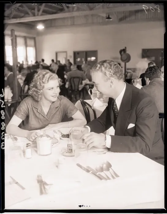 Framed Print : Ginger Rogers and William Boyd Eating Framed Print : Ginger Rogers and William Boyd Eating