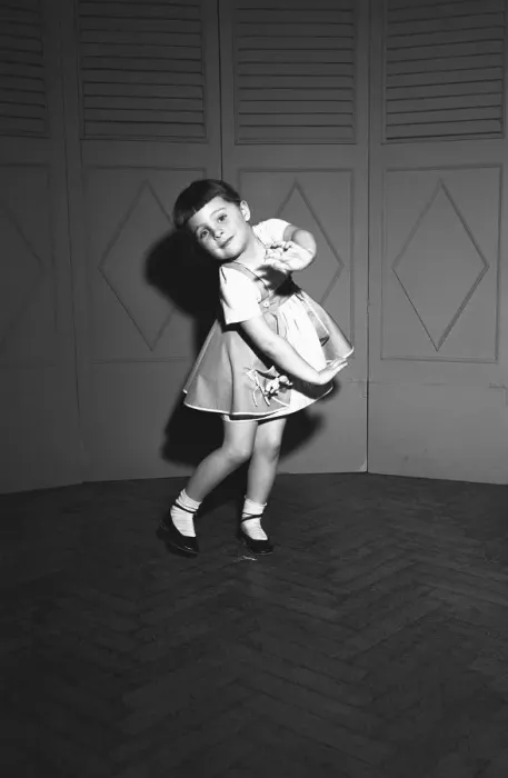 Framed Print : Girl (3-4) dancing (B&W) Framed Print : Girl (3-4) dancing (B&W)