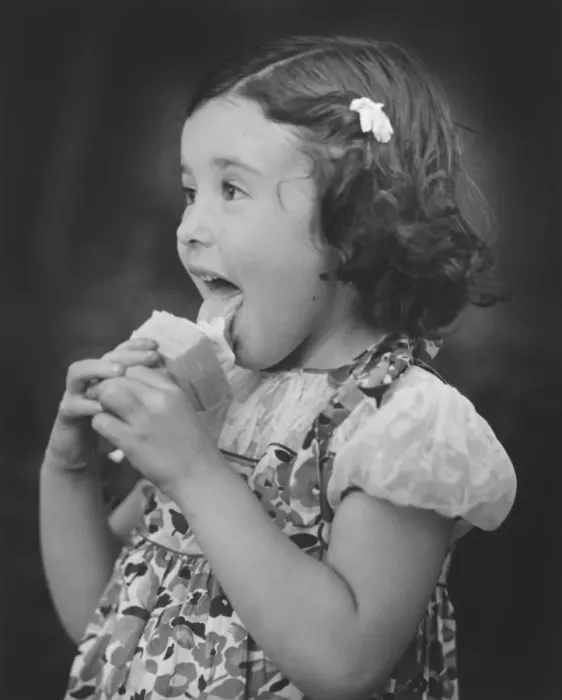 Framed Print : Girl (3-4) eating ice cream (B&W) Framed Print : Girl (3-4) eating ice cream (B&W)