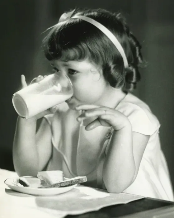 Framed Print : Girl (4-5) having breakfast, (B&W) Framed Print : Girl (4-5) having breakfast, (B&W)
