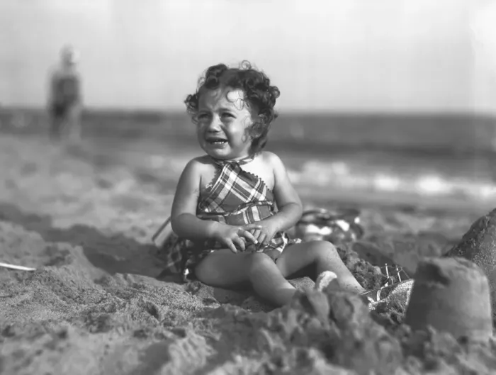 Framed Print : Girl (4-5) playing on beach, (B&W) Framed Print : Girl (4-5) playing on beach, (B&W)