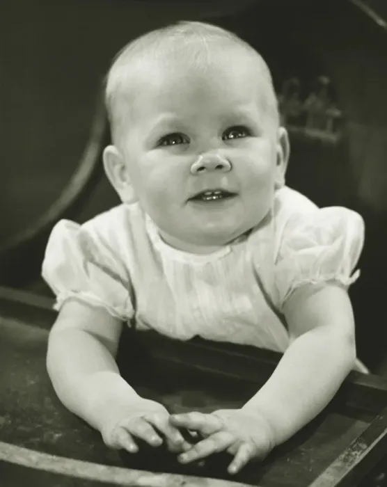 Framed Print : Girl (6-9 months) sitting in high chair, (B&W) Framed Print : Girl (6-9 months) sitting in high chair, (B&W)