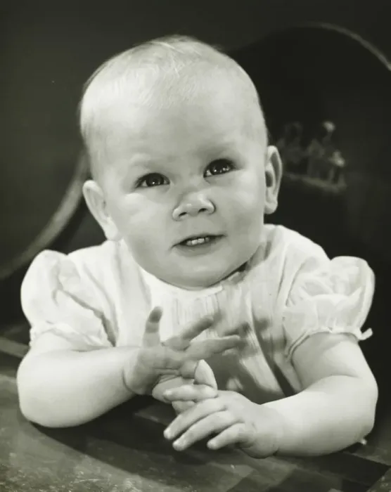 Framed Print : Girl (6-9 months) sitting in high chair, (B&W) Framed Print : Girl (6-9 months) sitting in high chair, (B&W)