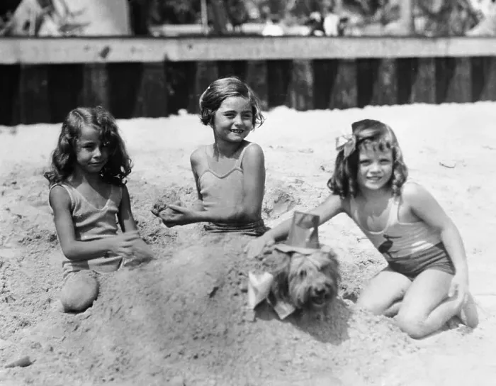 Framed Print : Three girls (4-5) playing in sand on beach Framed Print : Three girls (4-5) playing in sand on beach