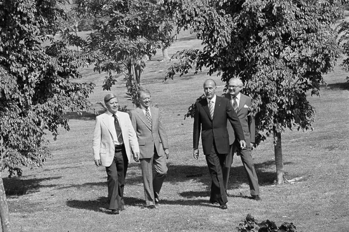 Framed Print : Giscard D'Estaing Strolling with His Guest Framed Print : Giscard D'Estaing Strolling with His Guest