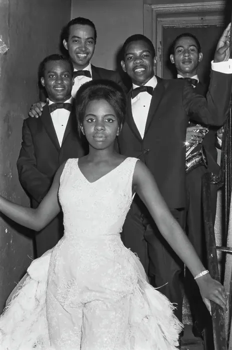 Framed Print : Gladys Knight & The Pips Play The Apollo