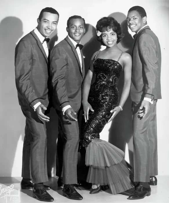 Framed Print : Gladys Knight & The Pips Portrait Framed Print : Gladys Knight & The Pips Portrait