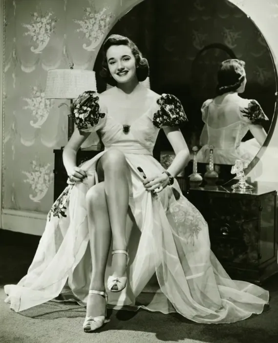 Framed Print : Glamorous woman in evening gown showing legs, portrait, (B&W) Framed Print : Glamorous woman in evening gown showing legs, portrait, (B&W)