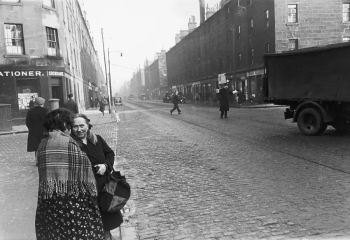 Framed Print : Glasgow Gossips Framed Print : Glasgow Gossips