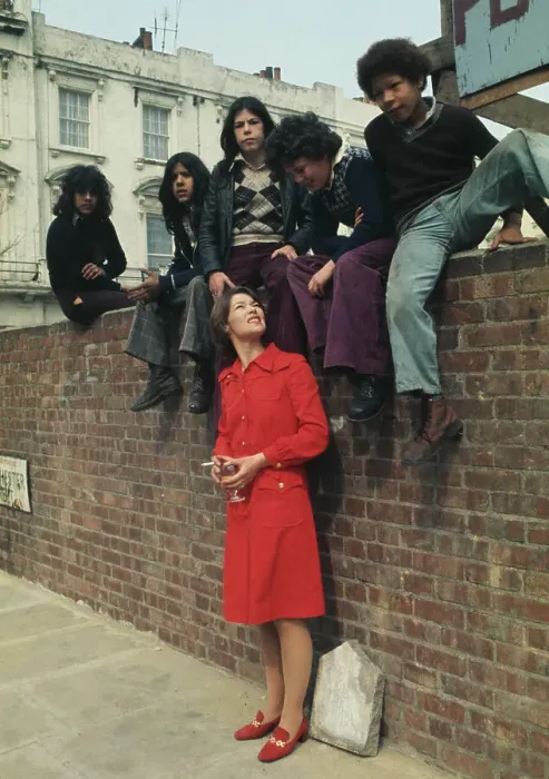 Framed Print : Glenda Jackson With Children Framed Print : Glenda Jackson With Children