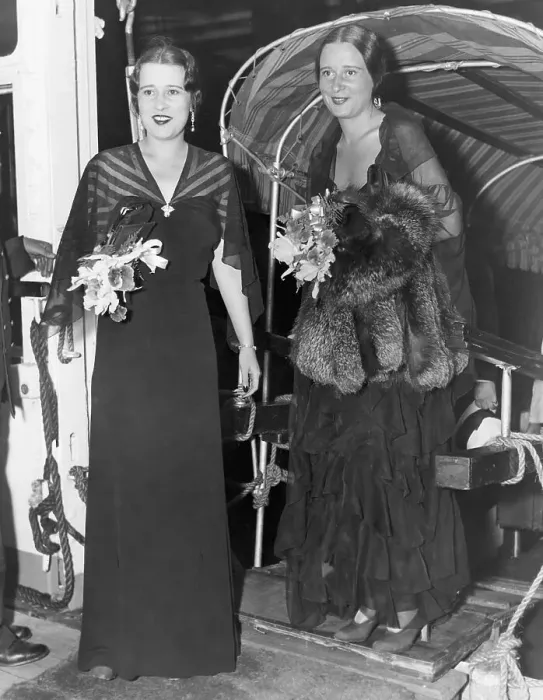 Framed Print : Gloria M. Vanderbilt And Twin Sister Framed Print : Gloria M. Vanderbilt And Twin Sister