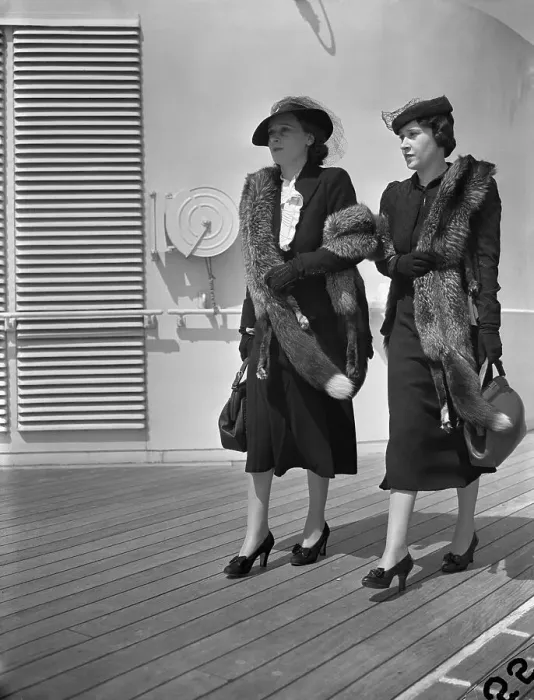 Framed Print : Gloria Morgan Vanderbilt and Thelma Furness Framed Print : Gloria Morgan Vanderbilt and Thelma Furness