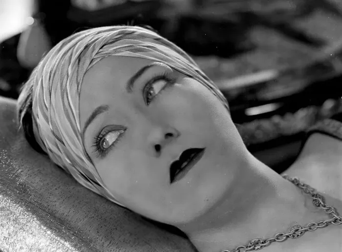 Framed Print : Gloria Swanson Framed Print : Gloria Swanson