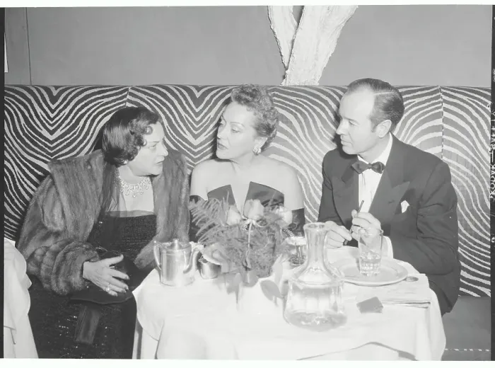 Framed Print : Gloria Swanson and Acquaintances at El Morocco Club Framed Print : Gloria Swanson and Acquaintances at El Morocco Club