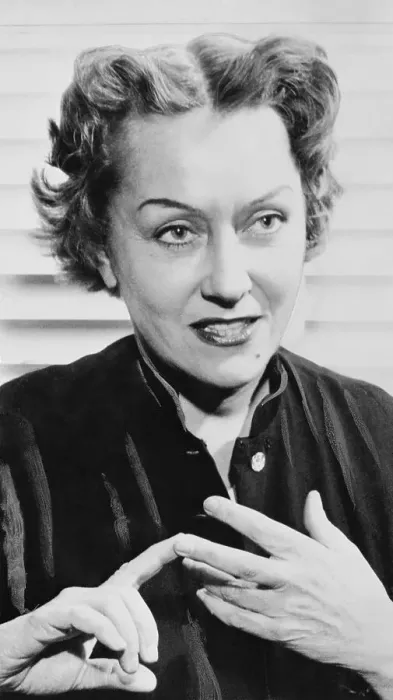 : Gloria Swanson Gesturing : Gloria Swanson Gesturing