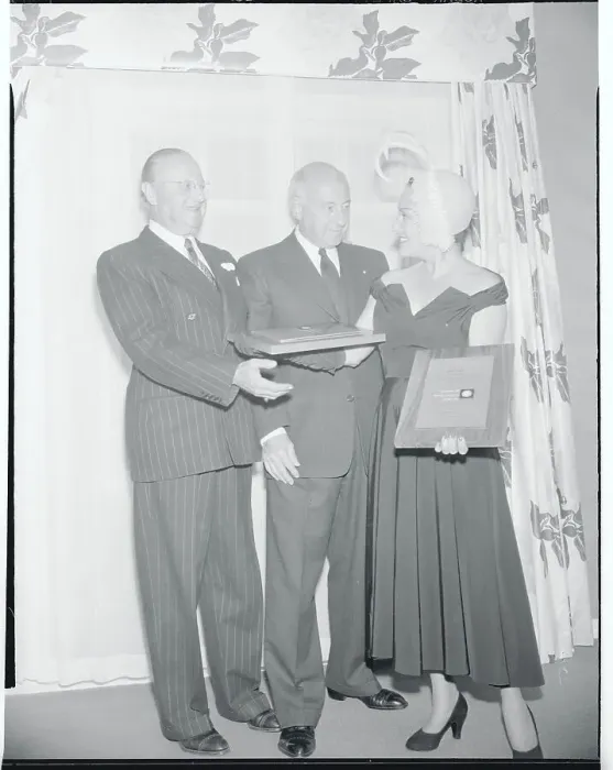 Framed Print : Gloria Swanson Giving Awards to Prestigious Film figures Framed Print : Gloria Swanson Giving Awards to Prestigious Film figures