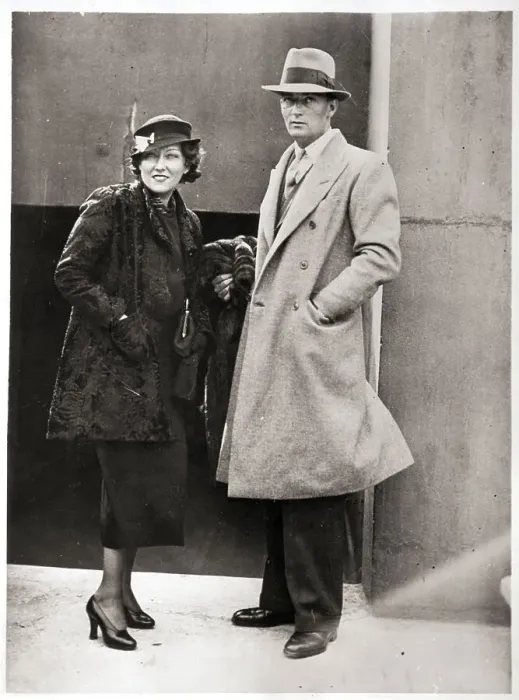 Framed Print : Gloria Swanson and Husband Michael Farmer Framed Print : Gloria Swanson and Husband Michael Farmer