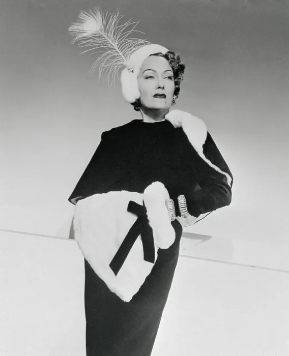 Framed Print : Gloria Swanson Modeling Her Sunset Bouvelard Clothes