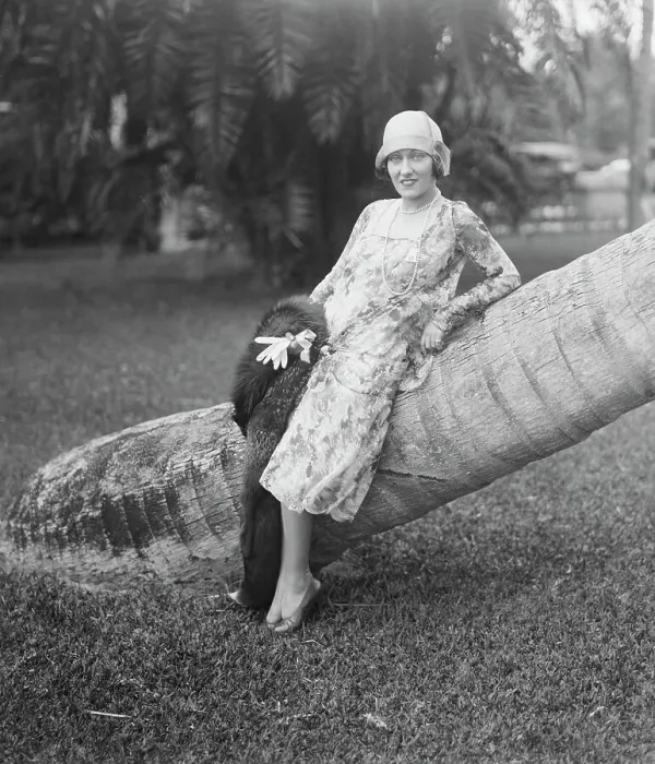Framed Print : Gloria Swanson In Palm Beach, Florida Framed Print : Gloria Swanson In Palm Beach, Florida