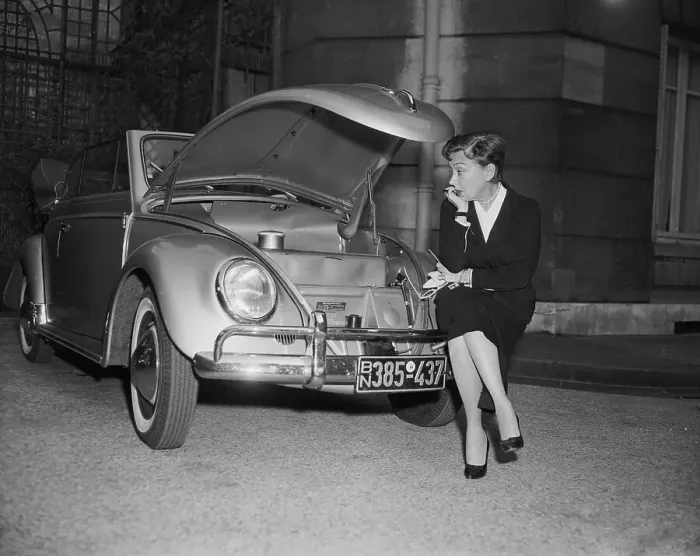Framed Print : Gloria Swanson Resting on Her Car's Bumper Framed Print : Gloria Swanson Resting on Her Car's Bumper