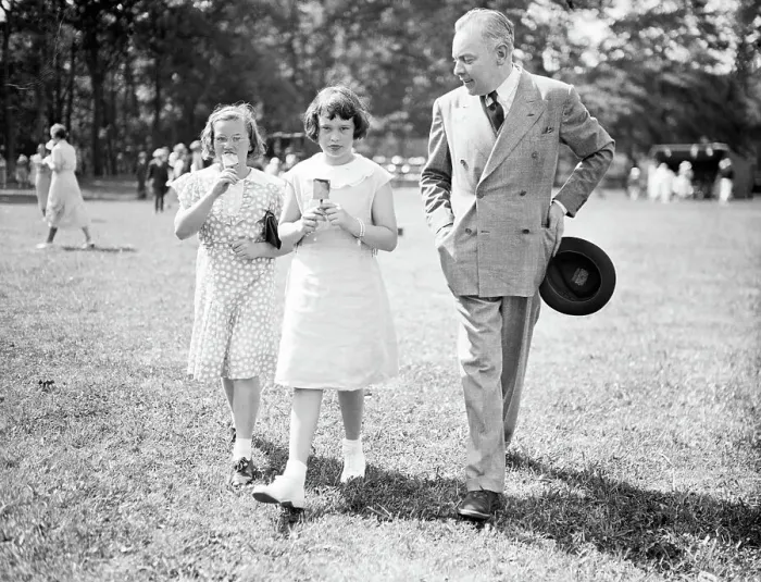 Framed Print : Gloria Vanderbilt and Friend Enjoy Ice Cream Framed Print : Gloria Vanderbilt and Friend Enjoy Ice Cream