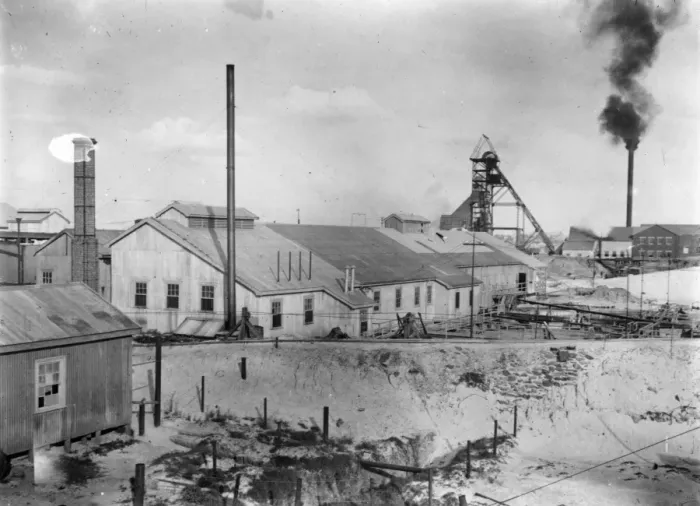 Framed Print : Gold Mine. 6th July 1913: Langlaagte Consolidateds gold mine, Johannesburg Framed Print : Gold Mine. 6th July 1913: Langlaagte Consolidateds gold mine, Johannesburg