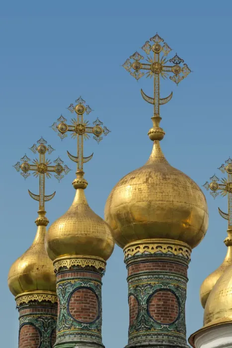 Framed Print : Golden onion-domed of Kremlin Cathedrals in Moscow, Russia Framed Print : Golden onion-domed of Kremlin Cathedrals in Moscow, Russia