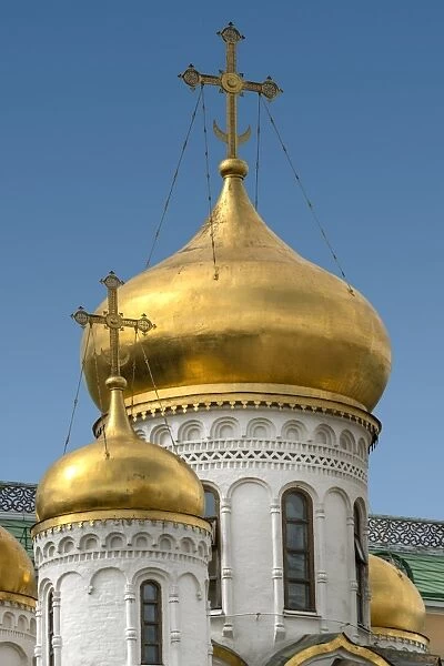 Golden onion domes of Assumption Cathedral in Kremlin, Moscow, Russia