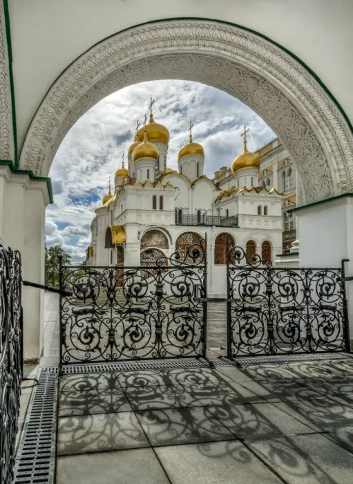 Framed Print : Golden onion domes of Assumption Cathedral in Kremlin, Moscow, Russia Framed Print : Golden onion domes of Assumption Cathedral in Kremlin, Moscow, Russia
