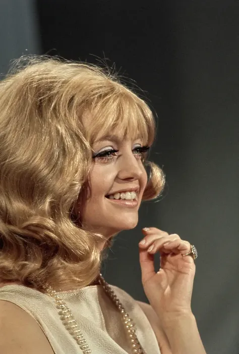 Framed Print : Goldie Hawn