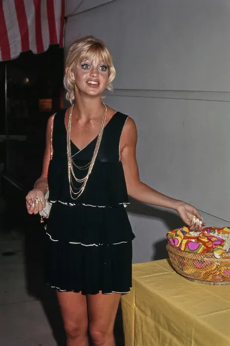 Framed Print : Goldie Hawn Framed Print : Goldie Hawn
