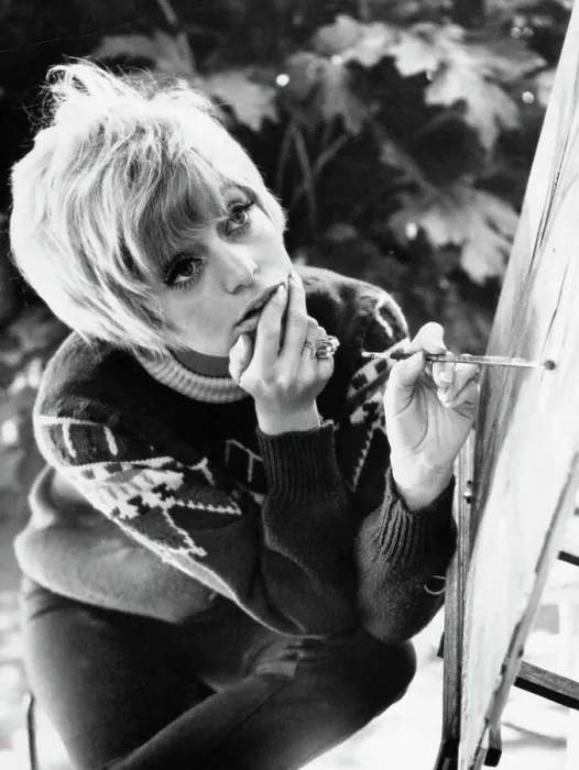 Framed Print : Goldie Hawn Focusing on her Painting Subject Framed Print : Goldie Hawn Focusing on her Painting Subject