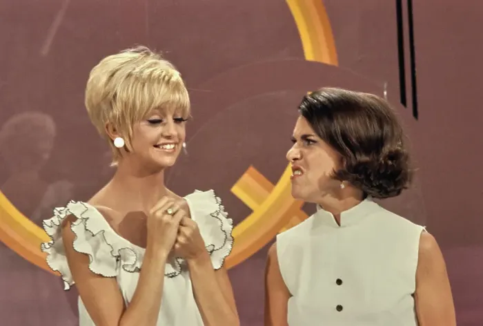 Framed Print : Goldie Hawn in Rowan & Martin's Laugh-In Framed Print : Goldie Hawn in Rowan & Martin's Laugh-In