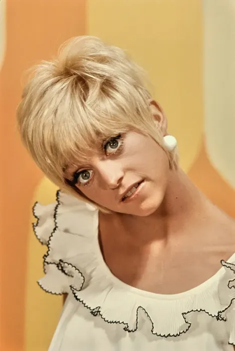 Framed Print : Goldie Hawn in Rowan & Martin's Laugh-In Framed Print : Goldie Hawn in Rowan & Martin's Laugh-In