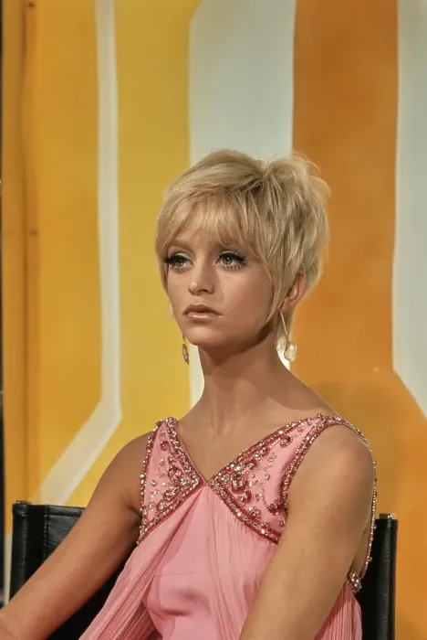 Framed Print : Goldie Hawn in Rowan & Martin's Laugh-In