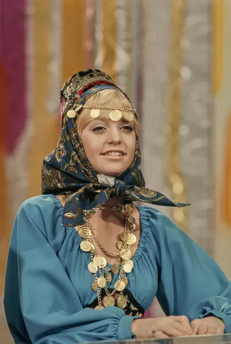 Framed Print : Goldie Hawn in Rowan & Martin's Laugh-In Framed Print : Goldie Hawn in Rowan & Martin's Laugh-In