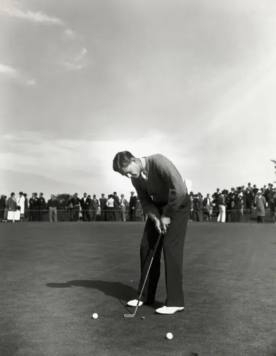 Framed Print : Golfer Putting Framed Print : Golfer Putting