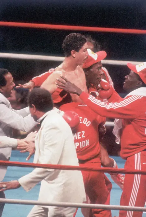 Framed Print : Gomez vs. Pintor for Super Bantamweight Championship of the World in 1982 Framed Print : Gomez vs. Pintor for Super Bantamweight Championship of the World in 1982